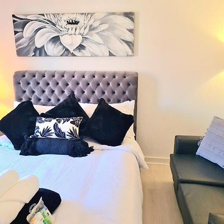Immaculate 3-Bedrooms Dundee Apartment Екстер'єр фото